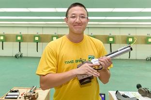 Feito do brasileiro é inédito na história do tiro esportivo / Foto: Divulgação ISSF